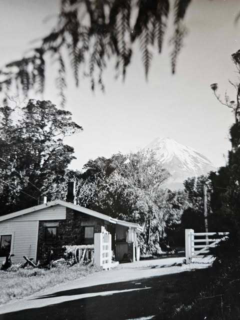 Rahiri Lodge, Egmont National Park