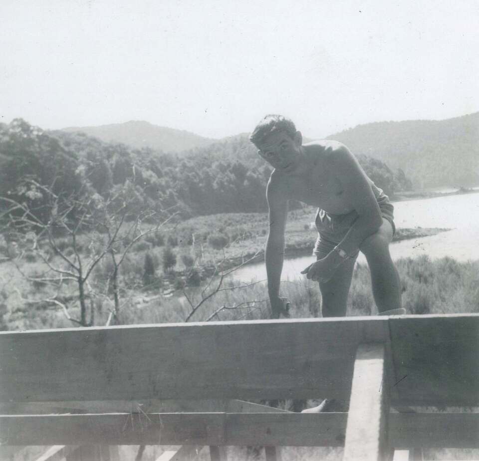 Wally building Waiopoa hut: Te Urewera National Park