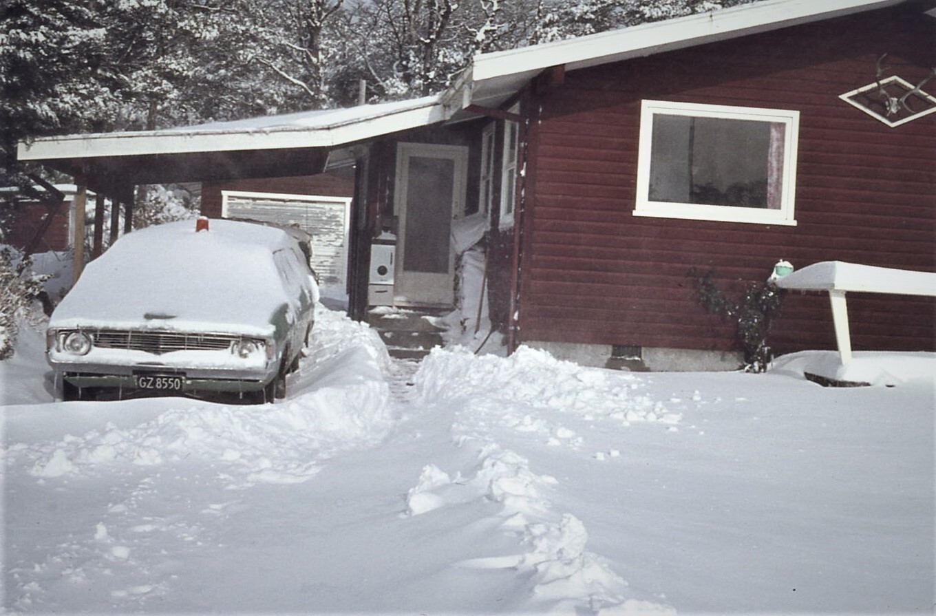 Rangers cottage Whakapapa 1976