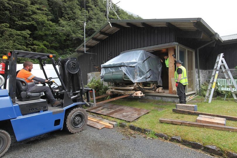 Removing the Cobb &amp; Co coach from Arthur's Pass 2023