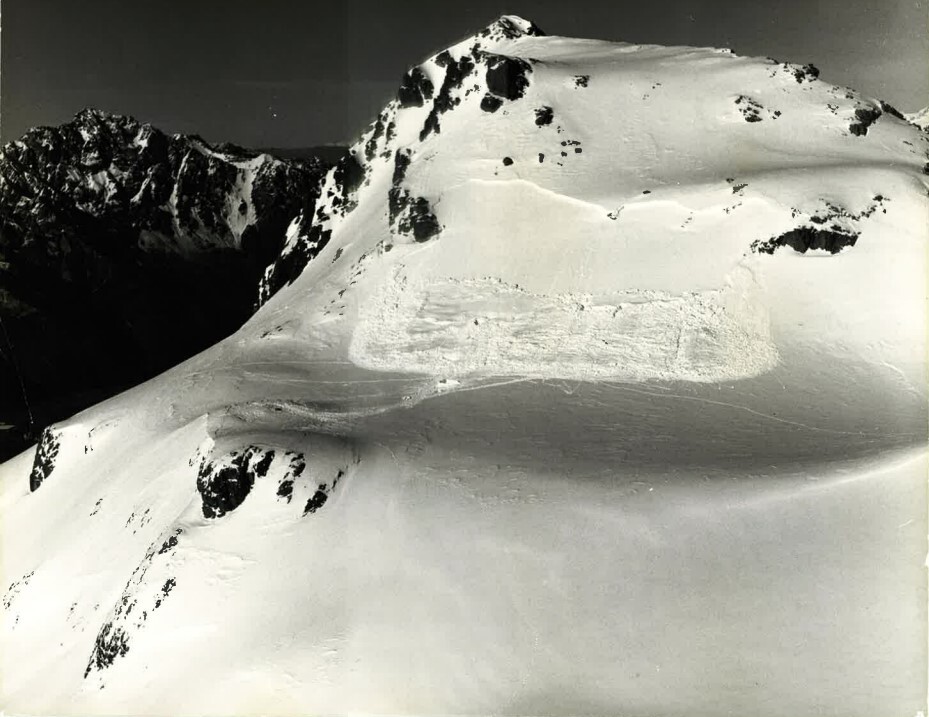 Ball Pass avalanche: Aoraki Mount Cook  National Park