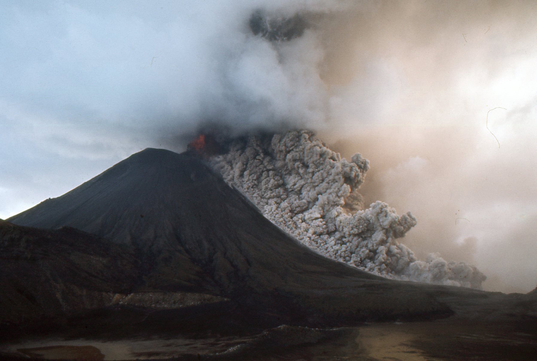 Mount Ngauruhoe 1975