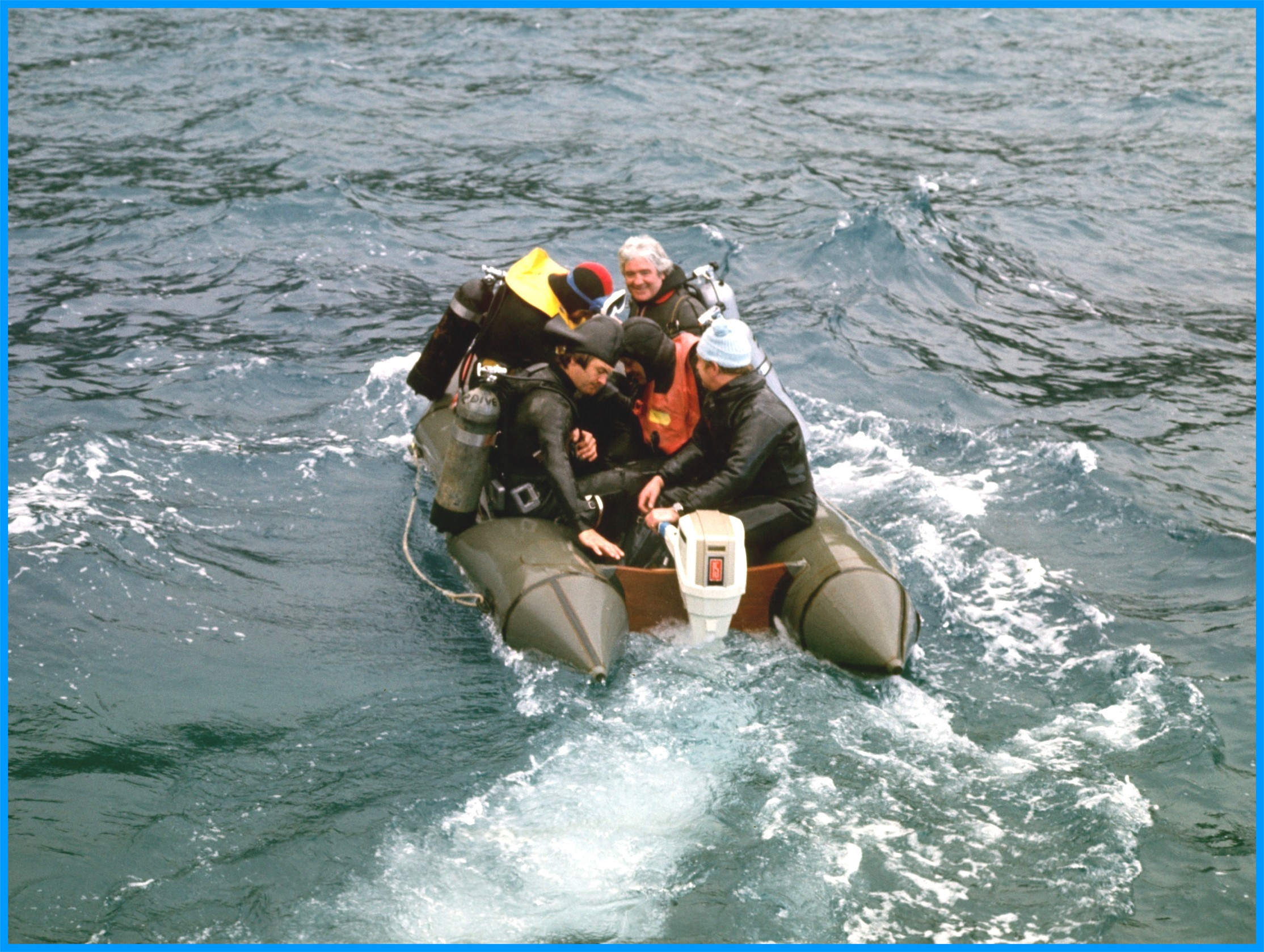 Image 15.
The diving team.