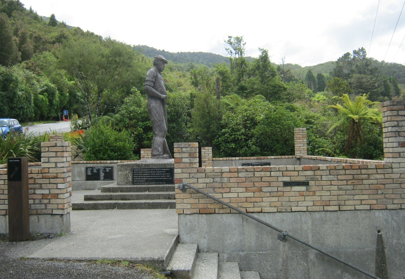 Image 16: Memorial to Brunner mine disaster