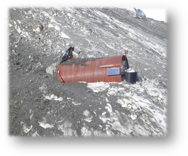 Gardiner Hut after the avalanche from the South Ridge
Photo: DOC