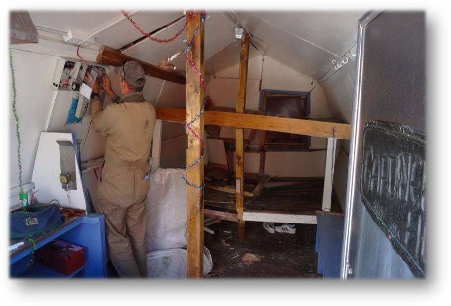The deconstruction of Gardiner Hut with the original hut's name-plate still on the door.
Photo: DOC