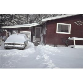 Rangers cottage Whakapapa 1976