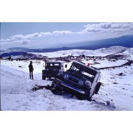 Vehicle rescue Tukino ski access road: Tongariro national Park