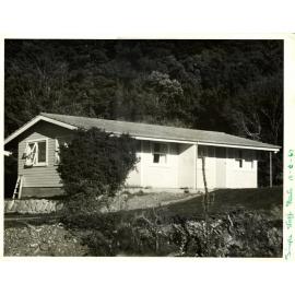 Single staff flats adjacent to Glencoe Stream: Aoraki Mount Cook National Park