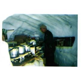 Snow cave, Plateau Hut construction: Aoraki Mount Cook National Park 