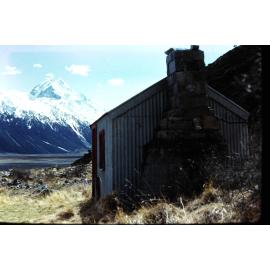 Gorilla Stream Hut: Aoraki Mount Cook National Park