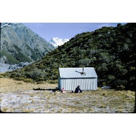 Eade Memorial Hut: Aoraki Mount Cook National Park