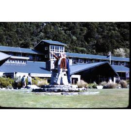 Visitors in front of Hermitage: Aoraki Mount Cook National Park
