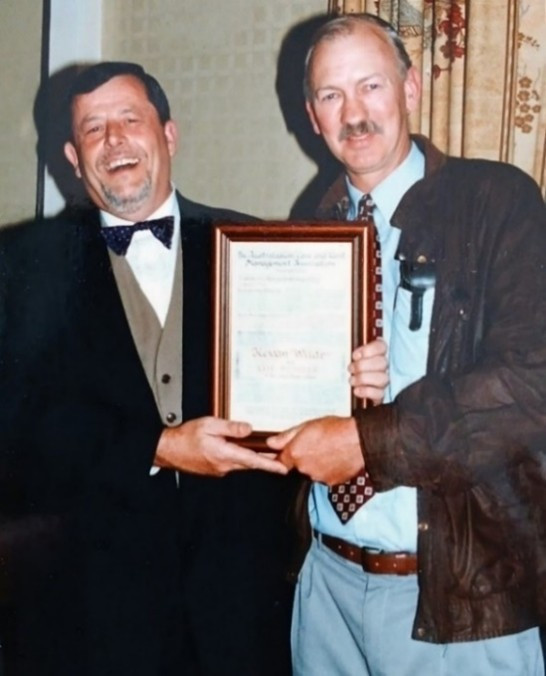Receiving ACKMA Life Membership from President Mike Chalker, 1997 12th ACKMA Conference at Waitomo.
Credit: ACKMA.
