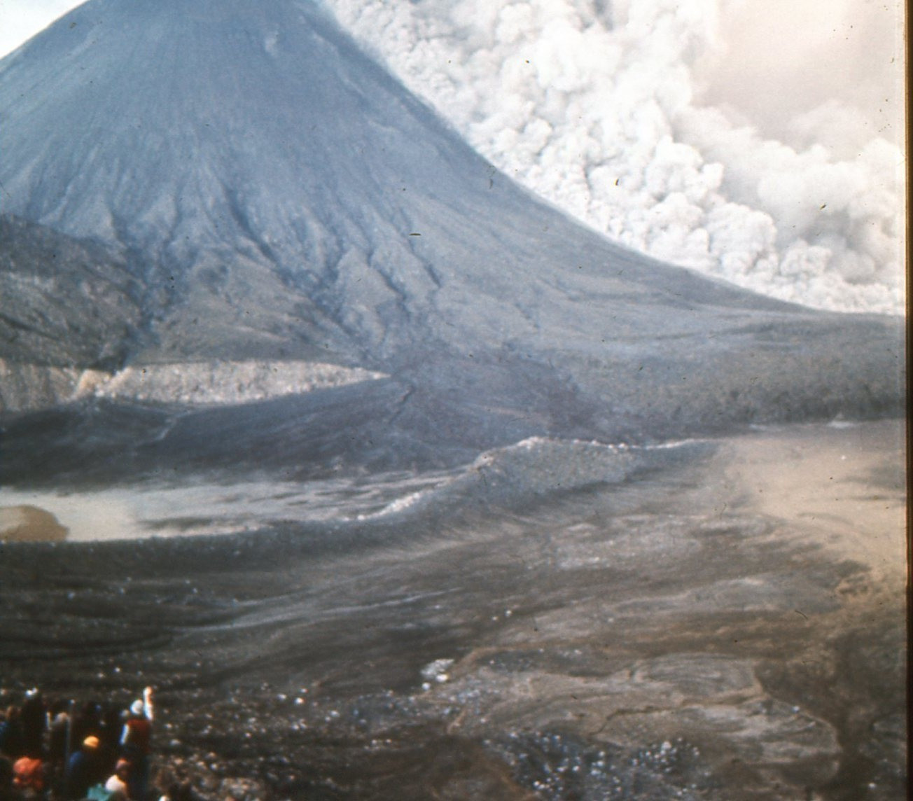 Eruption Mount Ngauruhoe 1975: Tongariro National Park